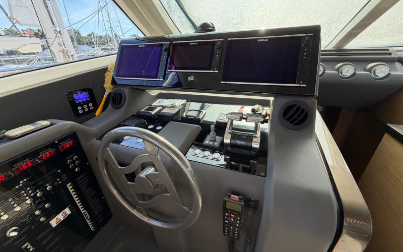 Ferretti yachts 550