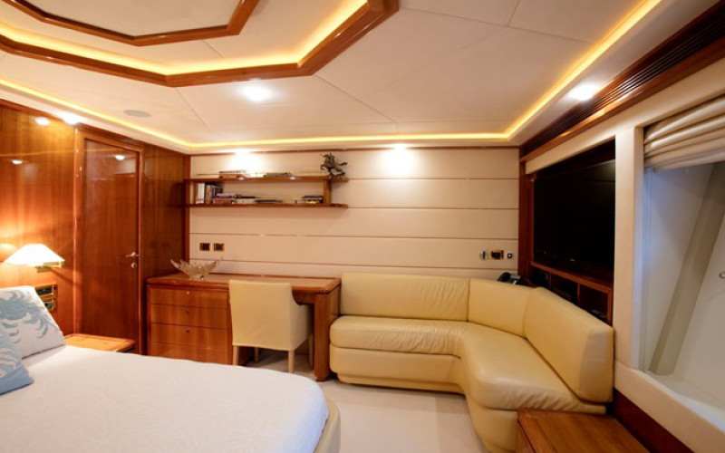 FERRETTI YACHTS LADY VICTORIA