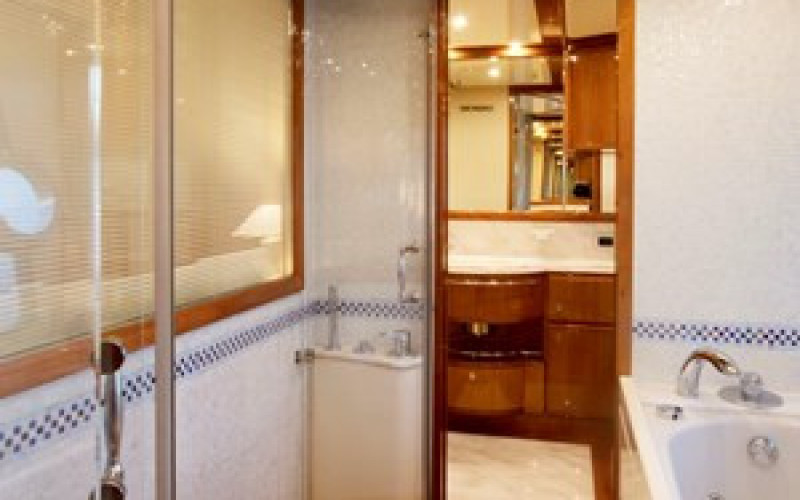 FERRETTI YACHTS LADY VICTORIA