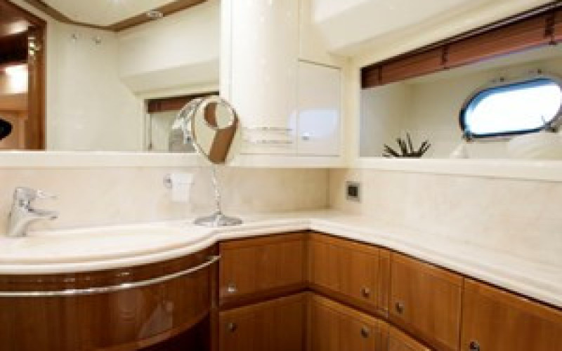FERRETTI YACHTS LADY VICTORIA