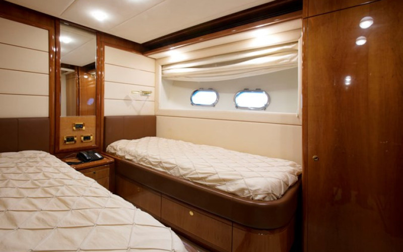 FERRETTI YACHTS LADY VICTORIA