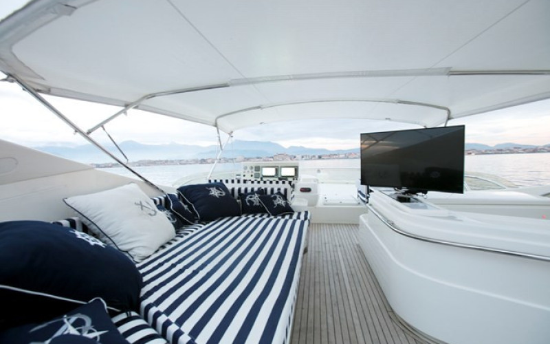 FERRETTI YACHTS LADY VICTORIA