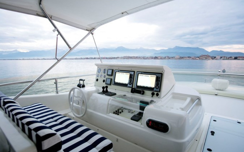 FERRETTI YACHTS LADY VICTORIA