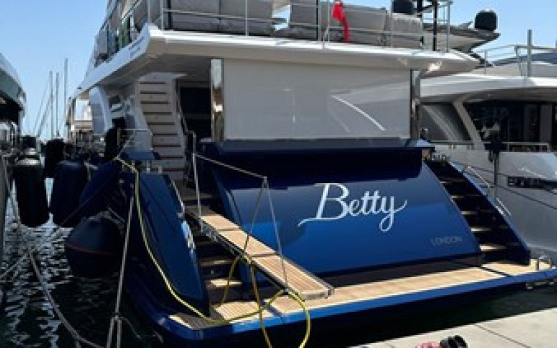 AZIMUT YACHTS GRANDE 27 METRI BETTY