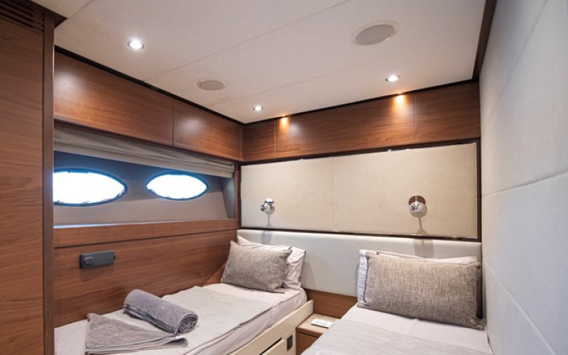 PRINCESS YACHTS 88 Motor Yacht LADY PARISA