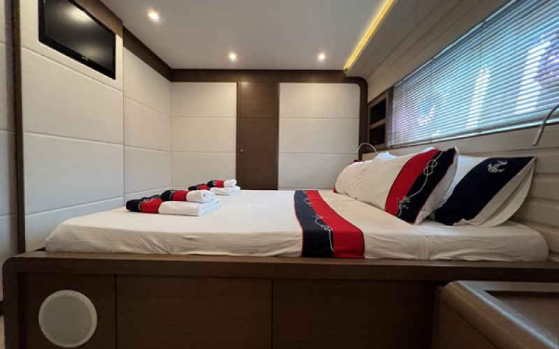 FERRETTI YACHTS Ferretti 800 NGV