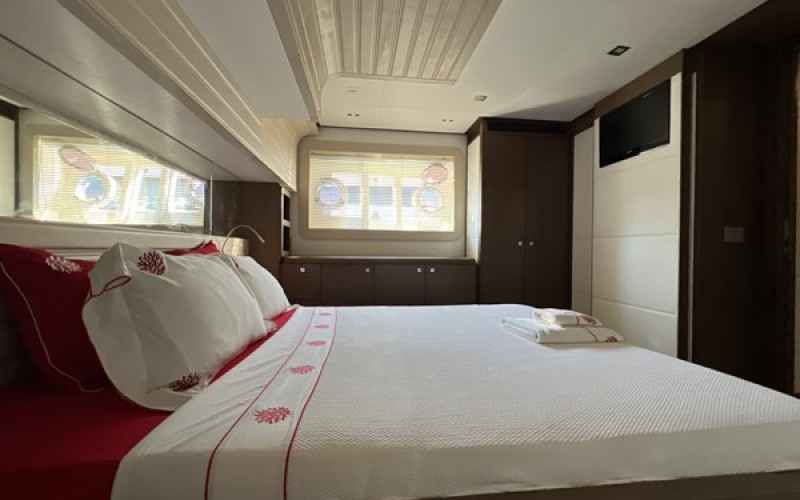 FERRETTI YACHTS Ferretti 800 NGV
