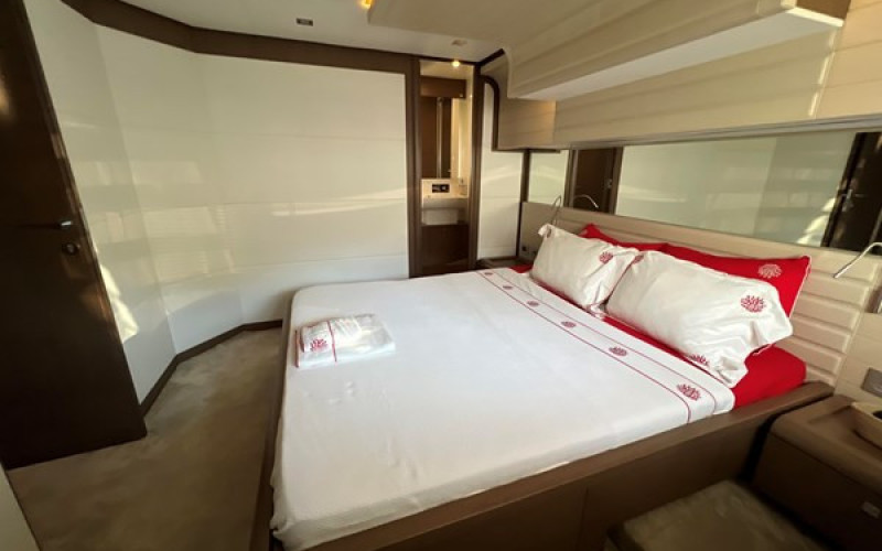 FERRETTI YACHTS Ferretti 800 NGV