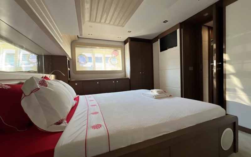 FERRETTI YACHTS Ferretti 800 NGV