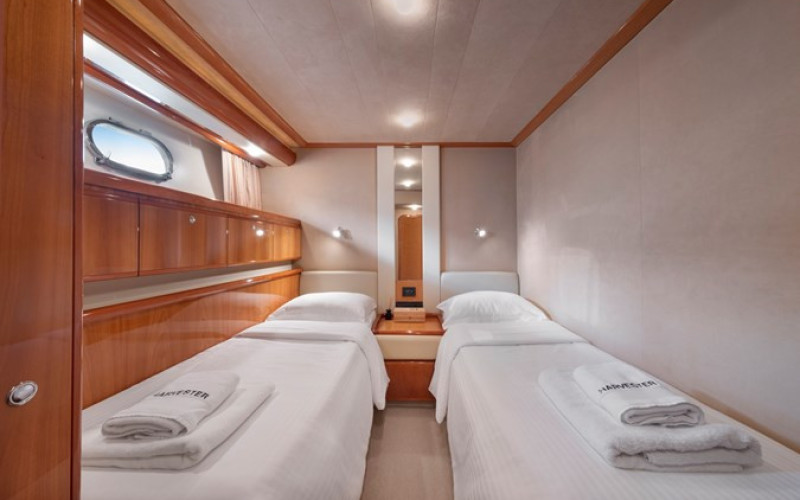 FERRETTI YACHTS 760 HARVESTER