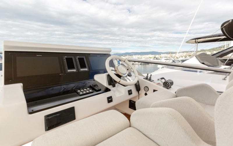 AZIMUT YACHTS Azimut 72 Flybridge SOLSTICE
