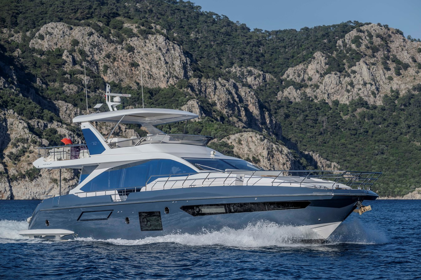 AZIMUT YACHTS 72 Fly CELEBRATE LIFE