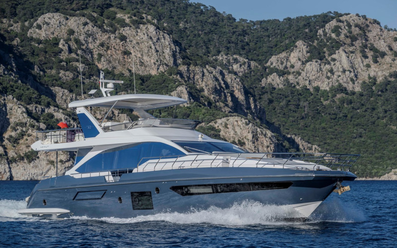 AZIMUT YACHTS 72 Fly CELEBRATE LIFE