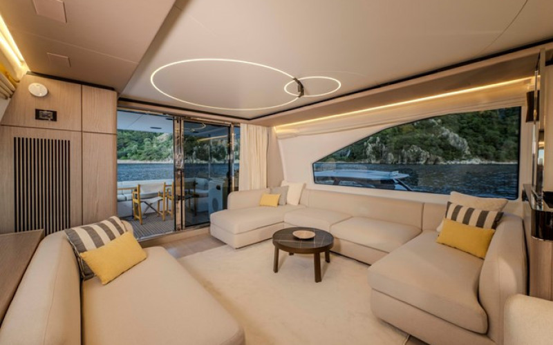 AZIMUT YACHTS 72 Fly CELEBRATE LIFE