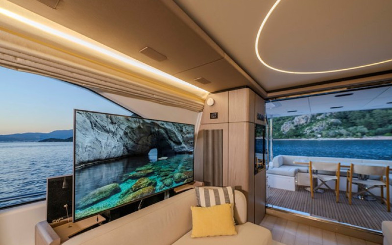 AZIMUT YACHTS 72 Fly CELEBRATE LIFE