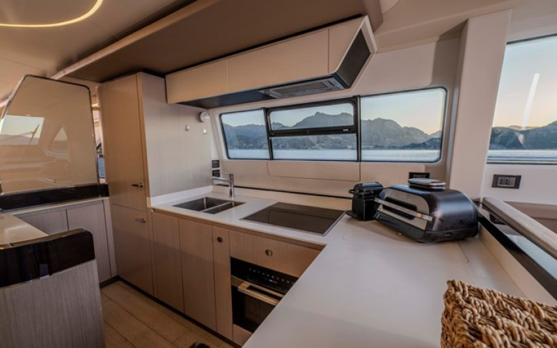AZIMUT YACHTS 72 Fly CELEBRATE LIFE