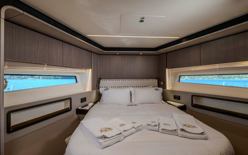 AZIMUT YACHTS 72 Fly CELEBRATE LIFE