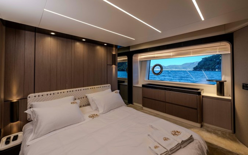 AZIMUT YACHTS 72 Fly CELEBRATE LIFE