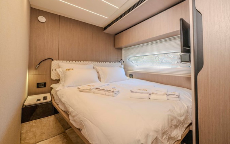 AZIMUT YACHTS 72 Fly CELEBRATE LIFE
