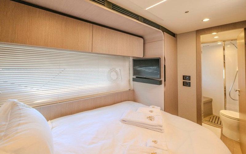 AZIMUT YACHTS 72 Fly CELEBRATE LIFE