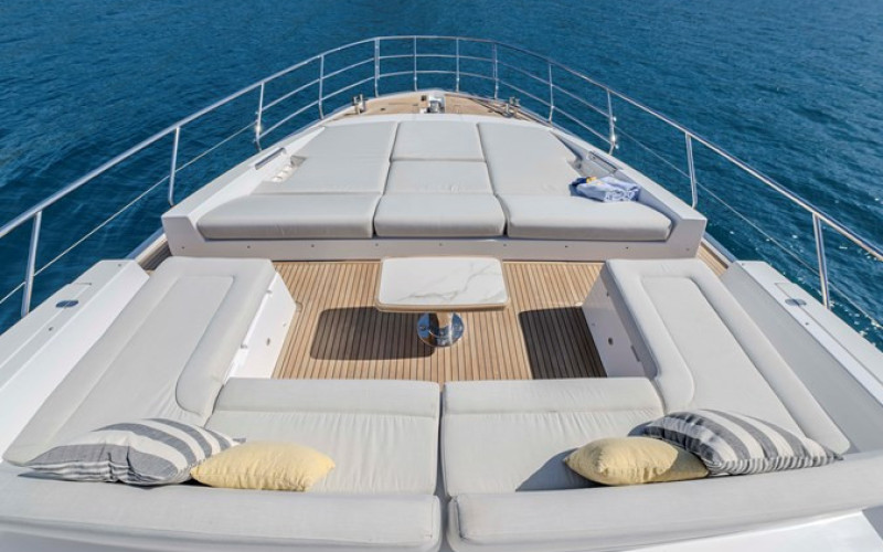 AZIMUT YACHTS 72 Fly CELEBRATE LIFE