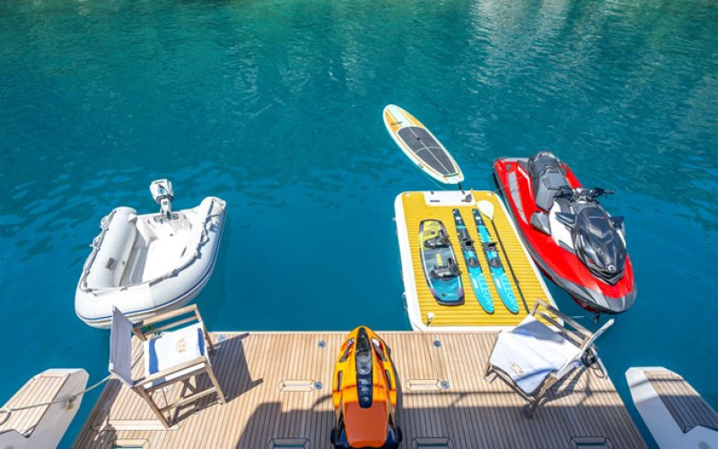 AZIMUT YACHTS 72 Fly CELEBRATE LIFE