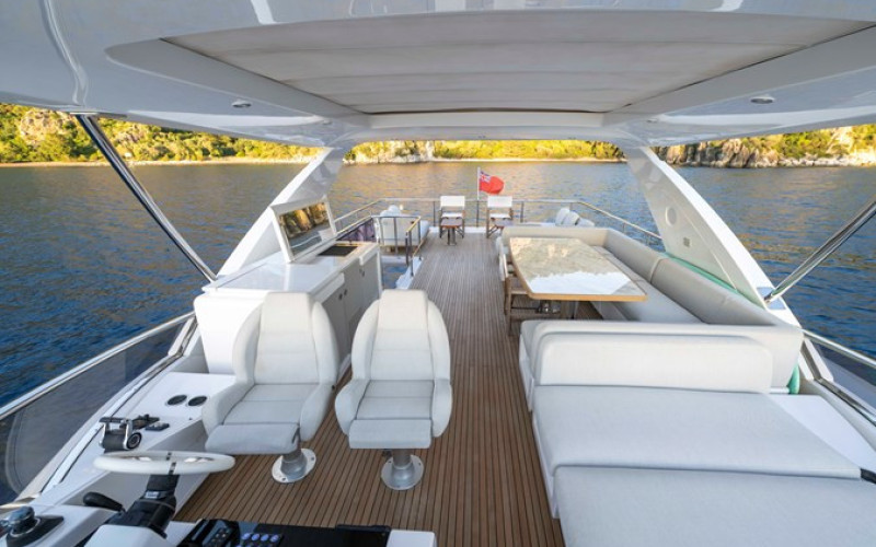 AZIMUT YACHTS 72 Fly CELEBRATE LIFE