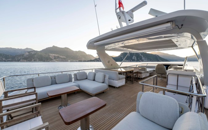 AZIMUT YACHTS 72 Fly CELEBRATE LIFE