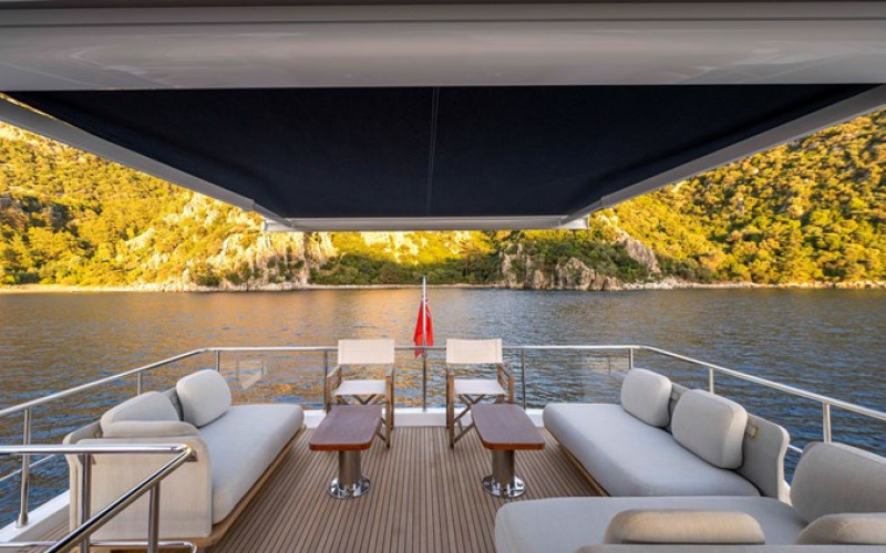 AZIMUT YACHTS 72 Fly CELEBRATE LIFE