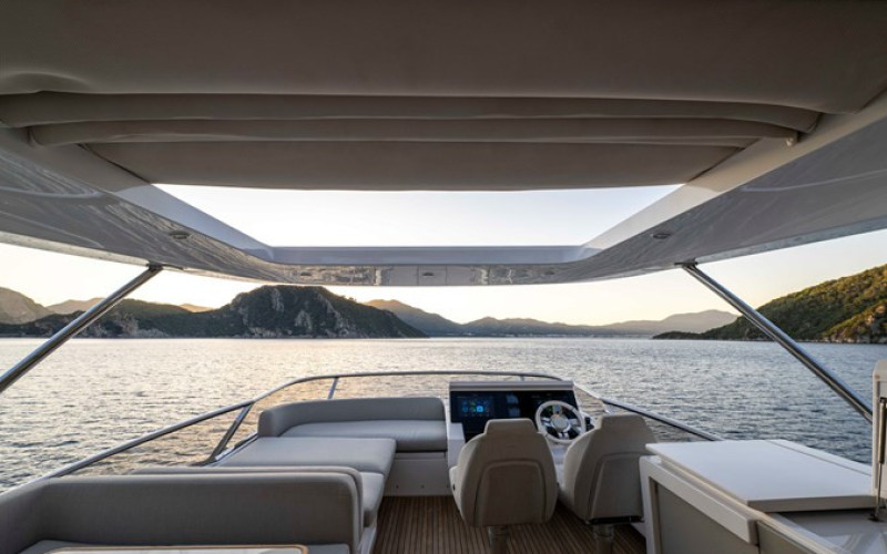 AZIMUT YACHTS 72 Fly CELEBRATE LIFE