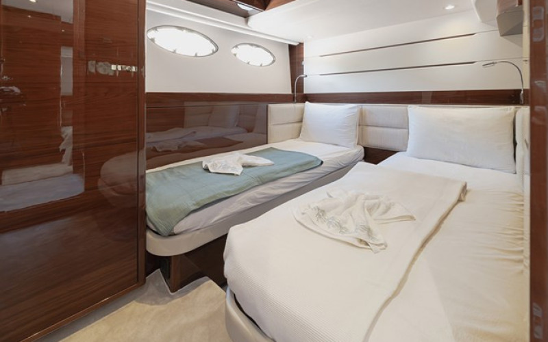PRINCESS YACHTS Princess 68 DAPHNE