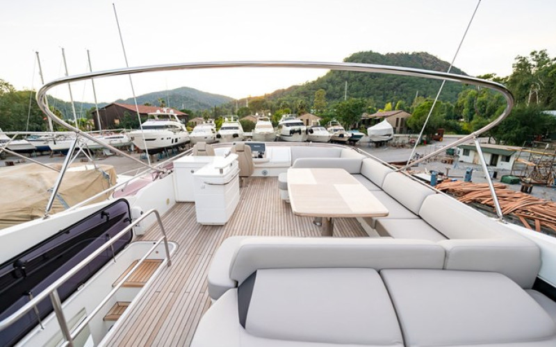 PRINCESS YACHTS Princess 68 DAPHNE