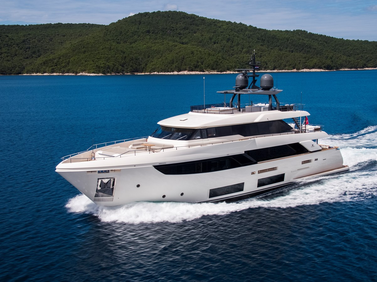 CUSTOM LINE Navetta 33 SK