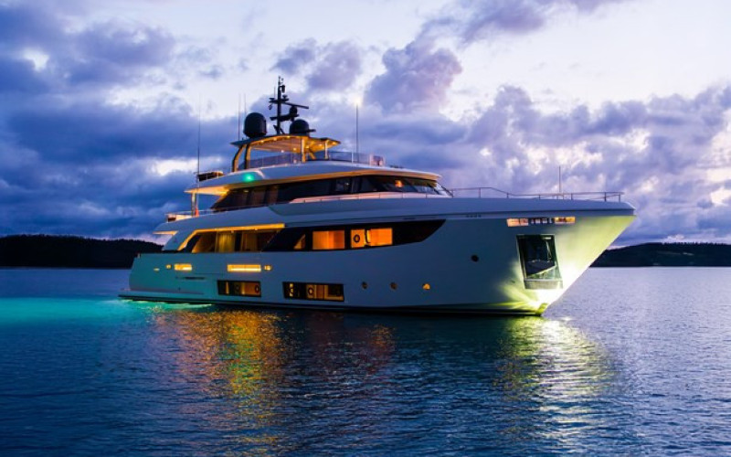 CUSTOM LINE Navetta 33 SK