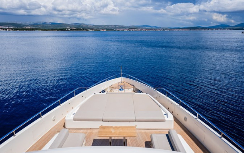 CUSTOM LINE Navetta 33 SK
