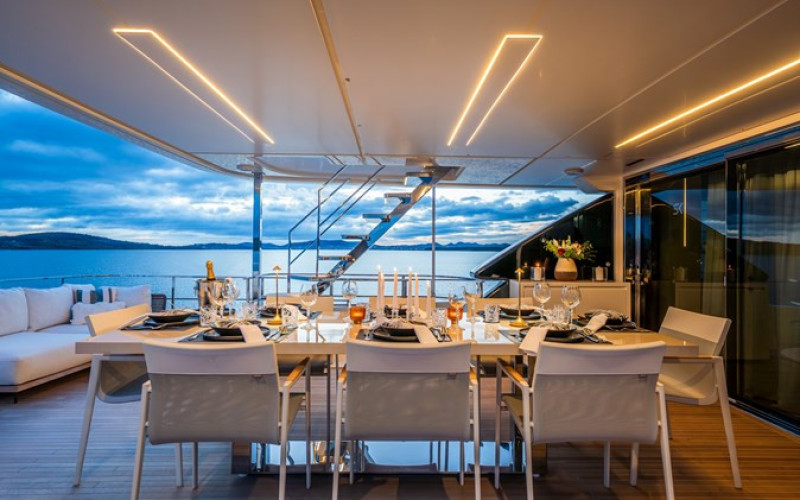 CUSTOM LINE Navetta 33 SK