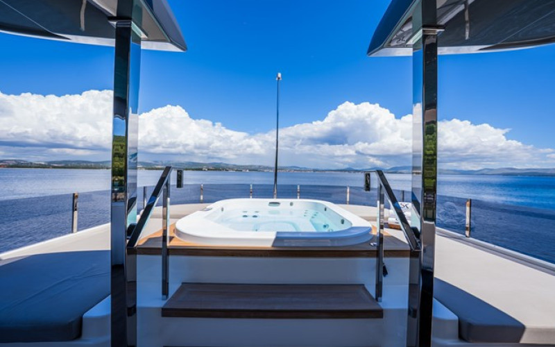 CUSTOM LINE Navetta 33 SK