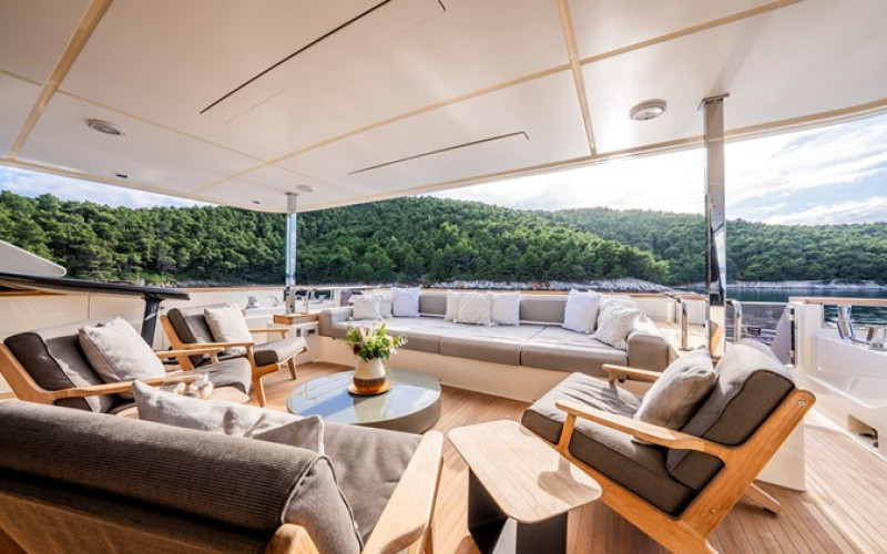CUSTOM LINE Navetta 33 SK