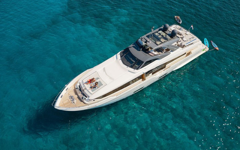 FERRETTI YACHTS DAMARI
