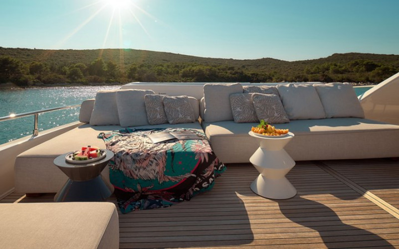 FERRETTI YACHTS DAMARI