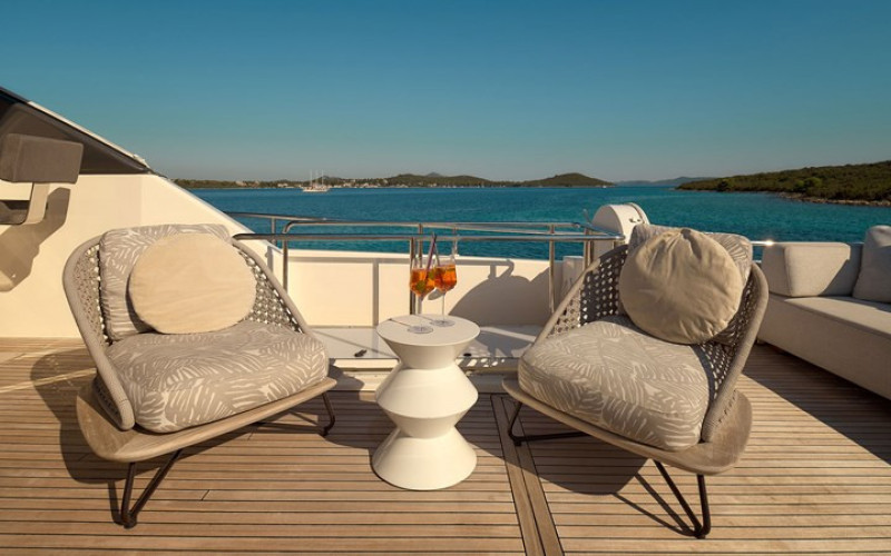 FERRETTI YACHTS DAMARI