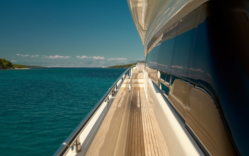 FERRETTI YACHTS DAMARI