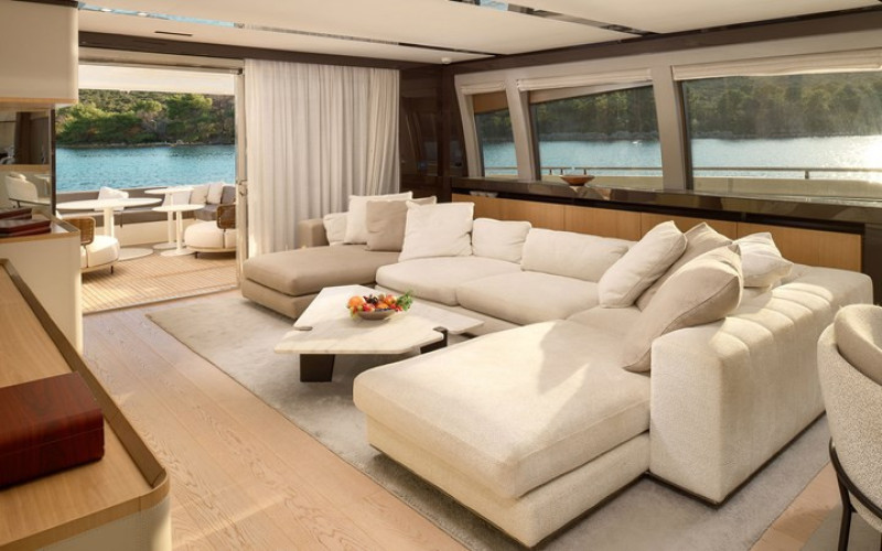 FERRETTI YACHTS DAMARI