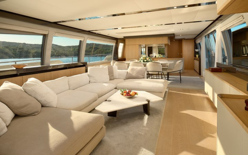 FERRETTI YACHTS DAMARI