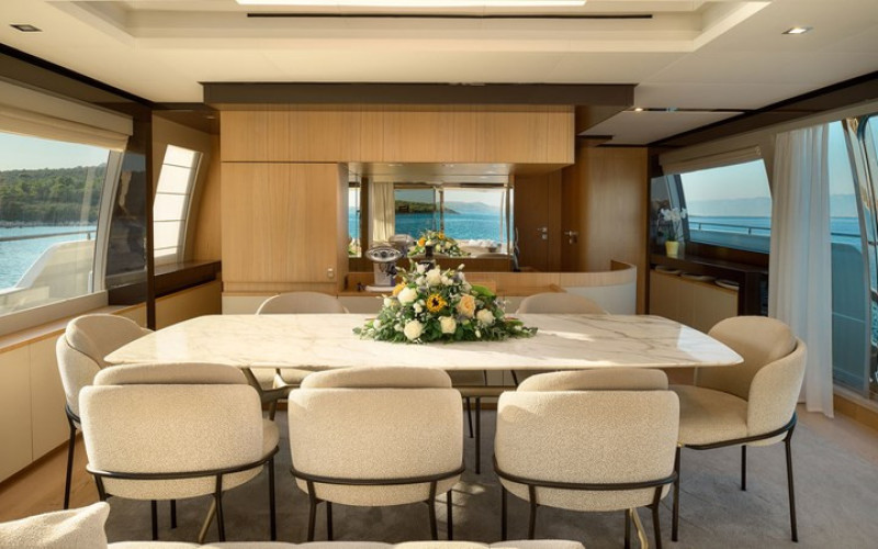 FERRETTI YACHTS DAMARI