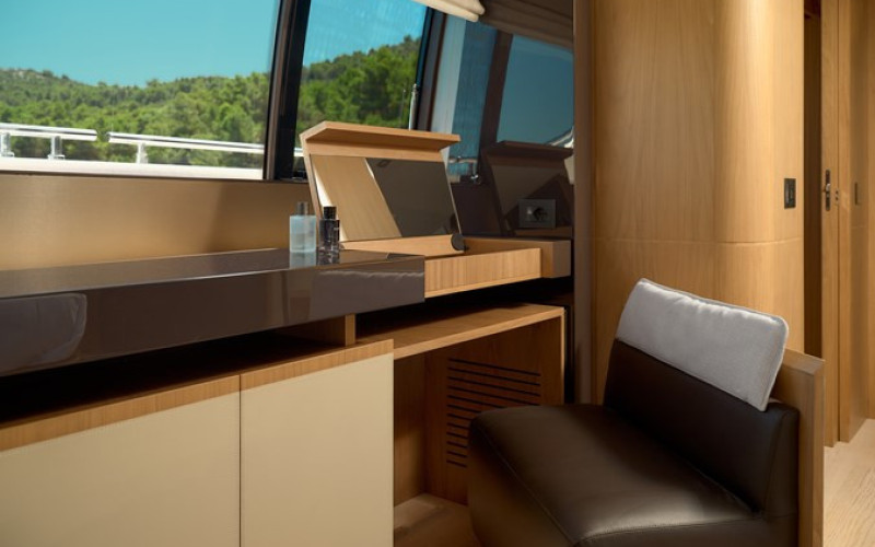 FERRETTI YACHTS DAMARI