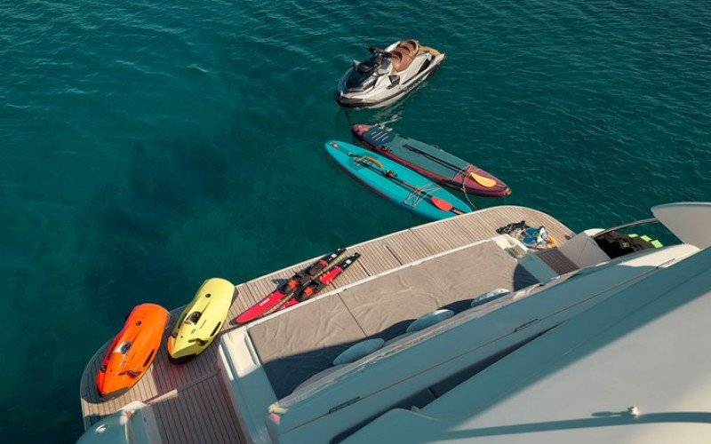 FERRETTI YACHTS DAMARI