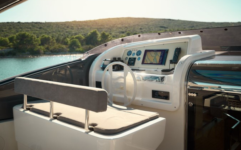 FERRETTI YACHTS DAMARI