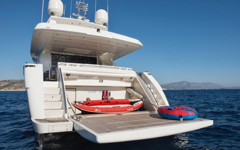 FERRETTI YACHTS 881 FERRETTI 881