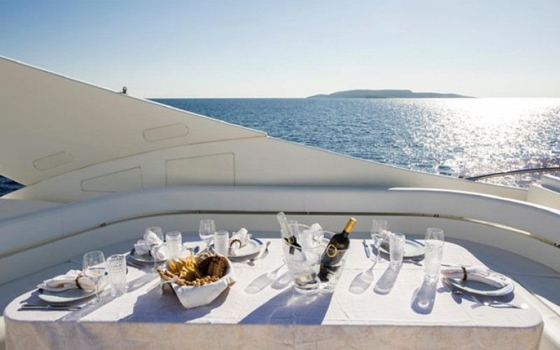 FERRETTI YACHTS 881 FERRETTI 881